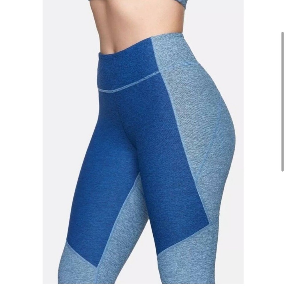 OUTDOOR VOICES  7/8 Length Colorblock Leggings in Blue